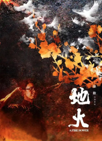 从颜值和装扮上来看，似乎是一家四代人。